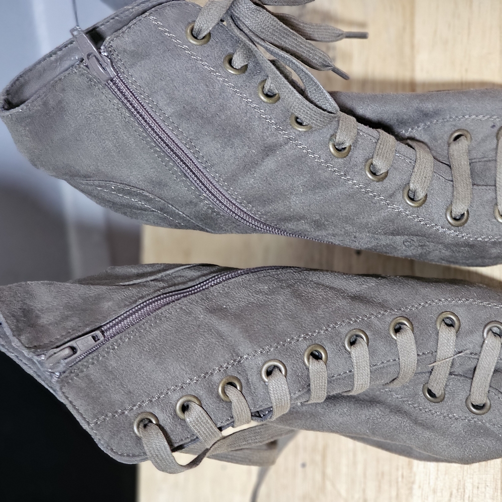 Women's Suede Lace-Up Boots